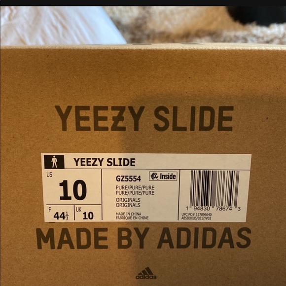 Yeezy slides size 10 stockx brand new never worn main image 4